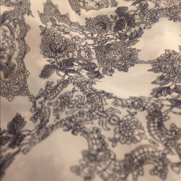 B1G1F 🌸 BNWOT Kimono - Picture 3 of 3